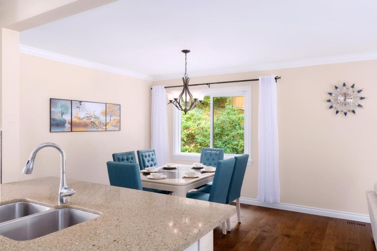 Lovely 3 Bedroom Port Moody Spacious Home 6 People Free Parking Exterior photo