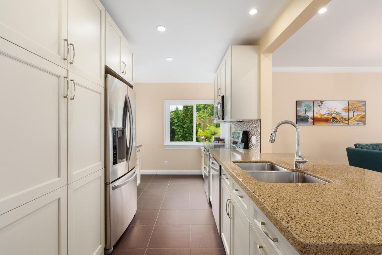 Lovely 3 Bedroom Port Moody Spacious Home 6 People Free Parking Exterior photo